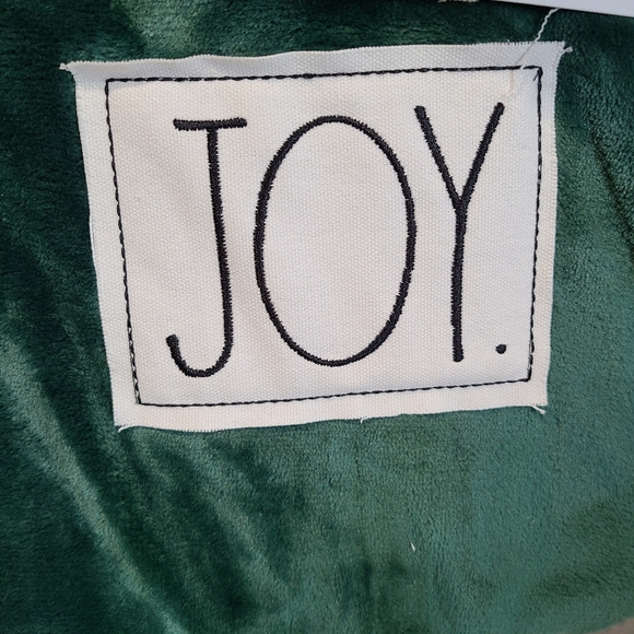 🚫Sold🚫 Rae Dunn Christmas Blanket - Picture 3 of 4